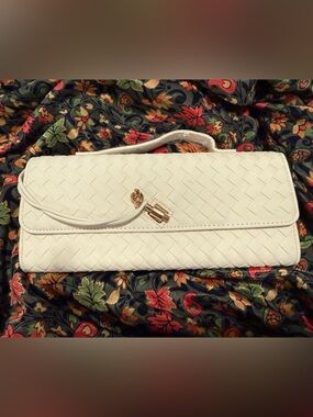 Few Moda - Theia White Woven Clutch with Crossbody